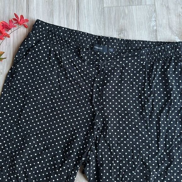 Torrid Pull-On Taper Stretch Crepe High-Rise Tie-Front Pants Polka Dot 3 - Picture 2 of 4